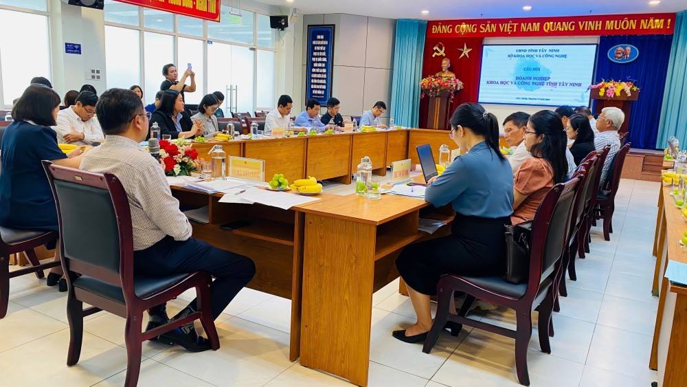 អង់គ្លេស៖ ព័ត៌មាន